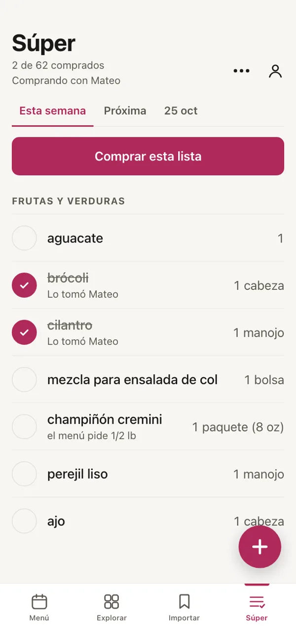 La lista del súper en Good Fork, comprando con Mateo: el brócoli y el cilantro están marcados, cada uno con «Lo tomó Mateo».