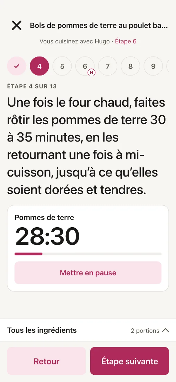 « Bol de poulet barbecue » en cuisine avec Hugo dans Good Fork : vous en êtes à l’étape 4, le minuteur des pommes de terre en marche, et Hugo à l’étape 6.