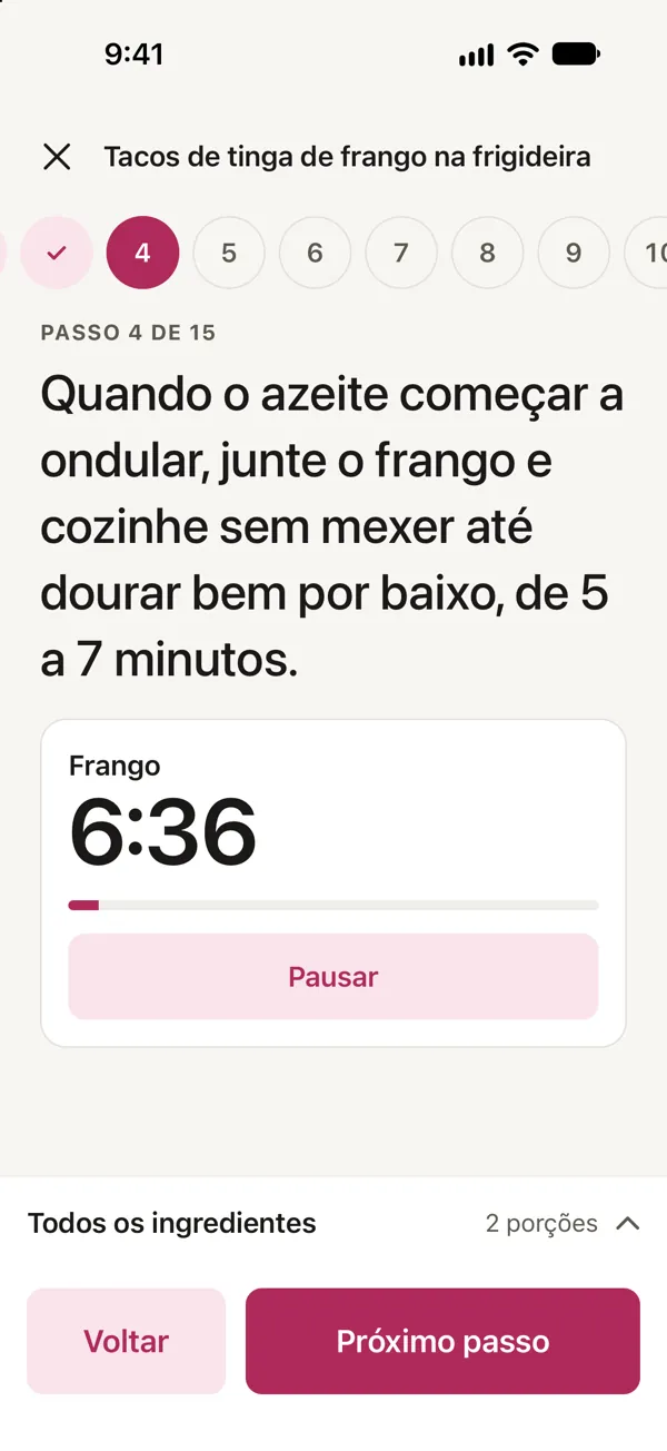 Cozinhando Tacos de tinga de frango na frigideira com Good Fork: passo 4 de 15, com o timer do frango correndo.